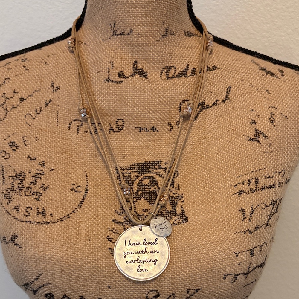1946 Beautiful Pendant Necklace with Engraving